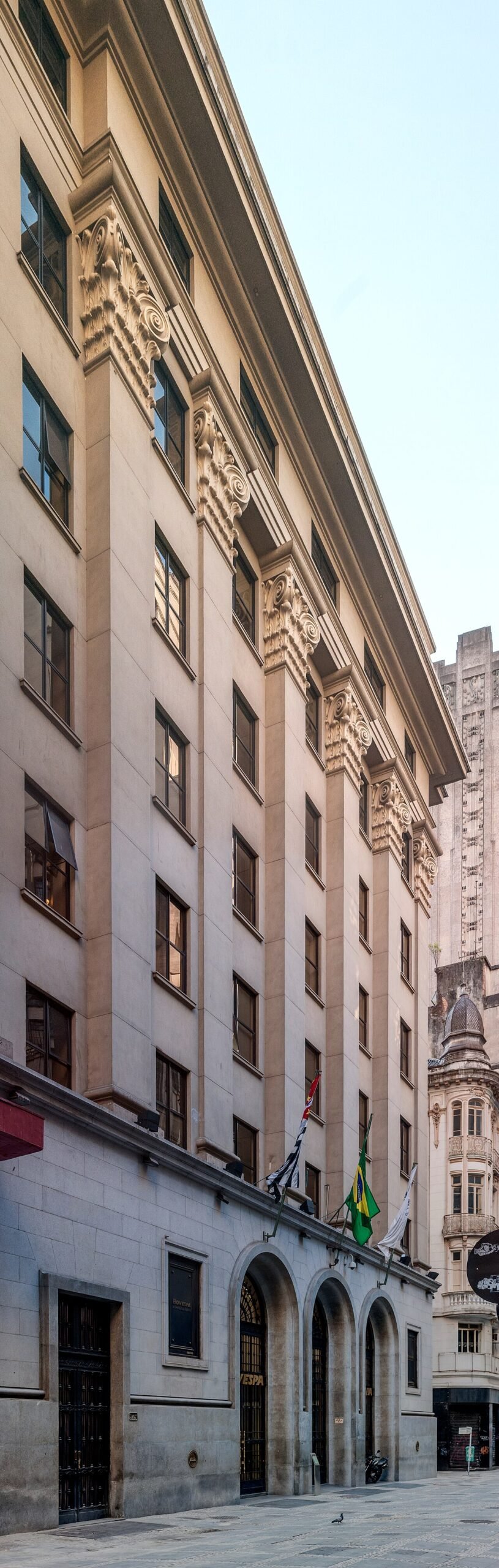Como investir na bolsa 2026 - Touro de Wall Street simbolo do mercado de acoes em alta