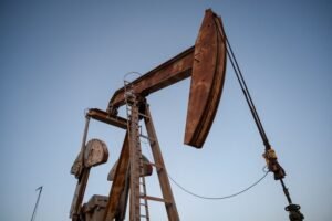 Guerra no Oriente Médio Derruba Bolsas e Dispara Petróleo a US$ 94